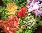 Foto del paso 2 de la receta: Ensalada de maíz y pepino 🌽🥒🍅🍈🌶️