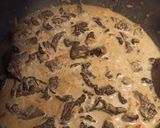Foto del paso 4 de la receta: Salsa con hongos de pino