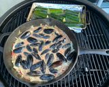 Une image de l'étape 5 de Moules fumées sauce tomate et crème.