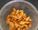 बादाम मिल्कशेक (Badam milkshake recipe in Hindi) रेसिपी चरण 1 फोटो