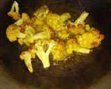आलू गोभी की सब्जी (aloo gobi ke sabzi recipe in Hindi) रेसिपी चरण 2 फोटो