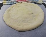 Foto del paso 2 de la receta: Pizza casera esponjosa de peperoni