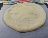 Foto del paso 2 de la receta: Pizza casera esponjosa de peperoni
