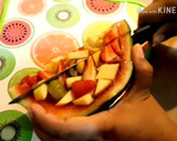 Foto del paso 6 de la receta: Gelatina con frutas encapsuladas en una sandía