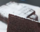 Foto langkah ke 5 dari resep Moist Chocolate Cake.