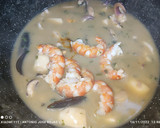 Foto del paso 8 de la receta: Sepia en salsa verde con Surimi