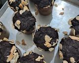 Foto langkah ke 4 dari resep Muffin Coklat Pisang Almond.