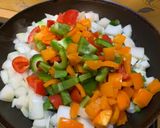 A picture of step 2 of Shrimp and bell peppers penne.