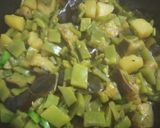 A picture of step 7 of Flat bean and eggplant in mustard sauce/Sim beguner sorse bata die chochori.
