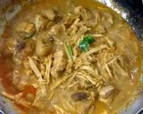 รูปขั้นตอนการทำที่ 8 ของ แกงกะทิไก่หน่อไม้สดต้ม