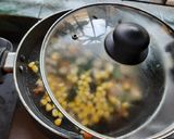চিলি গার্লিক চিকেন স্যুইটকর্ণ স্যুপ(chilli garlic chicken sweetcorn soup recipe in Bengali) রেসিপির ধাপ 3 ছবি