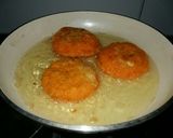 A picture of step 7 of Bread potato cutlets/sandwiches.