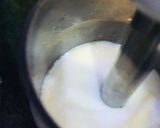 A picture of step 2 of Apple milkshake.