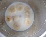 A picture of step 2 of Banana smoothie.