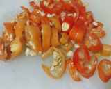 Foto langkah ke 1 dari resep Dadar Mie Instant Crunchy.