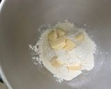 Une image de l'étape 2 de Pâte brisée à la vanille, crème et lait.