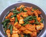 Foto langkah ke 5 dari resep Balado ayam, kacang panjang dan tahu.