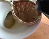 Foto del paso 3 de la receta: Infusión fría de tila y María Luisa, con limón, jengibre y miel