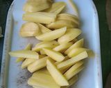 Foto langkah ke 2 dari resep Kentang goreng simple.