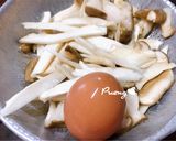 รูปขั้นตอนการทำที่ 1 ของ ผัดเห็ดออรินจิไข่ข้น🍄🍳