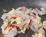 Foto langkah ke 2 dari resep Tumis daun Pakis Udang.