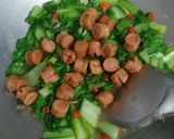 Foto langkah ke 4 dari resep Cah Pokcoy Sosis.