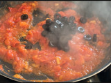 Pasta a la puttanesca de sardinas
