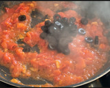 Foto del paso 4 de la receta: Pasta a la puttanesca de sardinas