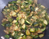 Foto del paso 4 de la receta: Berenjenas rellenas de verduras y atún