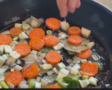 Foto del paso 1 de la receta: Pollo con cerveza y zanahorias