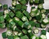 भिंडी की भुजिया (Bhindi ki bhujiya recipe in hindi) रेसिपी चरण 2 फोटो