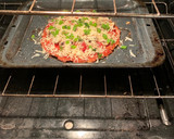 Foto del paso 2 de la receta: Pizza de pepperoni con setas y cebollines en masa de harina de almendras