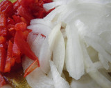 Foto del paso 1 de la receta: Cebolla y ají morrón al vapor