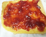 Foto del paso 5 de la receta: Brazo gitano de mermelada de fresa