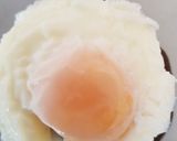 A picture of step 4 of My Breakfast stuffed Mushroom. 😁.