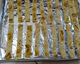 Foto langkah ke 3 dari resep Garlic Cheese Stick Puff Pastry.