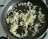 Foto del paso 2 de la receta: Merluza a la marinera