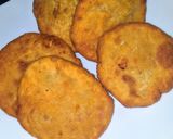 A picture of step 6 of Aloo puri.