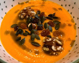 Foto del paso 6 de la receta: Salmorejo de zanahorias, frutos secos y aceite de albahaca 🌿