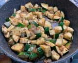 Une image de l'étape 9 de Courgettes à l'ail rose et épices indiennes.