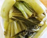 Hình bước làm 1 của món Lòng heo non xào dưa cải