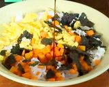 Foto langkah ke 3 dari resep Jumeokbap (Korean Rice Ball).