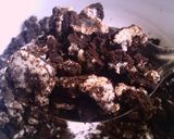 A picture of step 1 of Oreo Mango Yogurt Parfait.