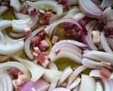 Foto del passaggio 1 della ricetta Uova con piselli e pancetta