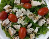 Foto del paso 2 de la receta: Ensalada 🥗 de Lechuga, Tomate Cherrys, Aceitunas, Pollo y Queso