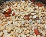 Foto del passaggio 1 della ricetta Friselline con puré di fave, tartare di tonno, cozze e burrata