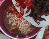 Foto langkah ke 4 dari resep Ramyeon Dalkgaejang (라면 닭개장).