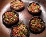 Foto del paso 16 de la receta: Champiñones rellenos de sofrito, y calabacines con aceite de ajos y pereji
