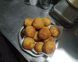 Foto del paso 4 de la receta: Bolitas de puré con queso y paleta