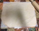 Foto del paso 4 de la receta: Pizza casera 2 sabores (sin reposo)